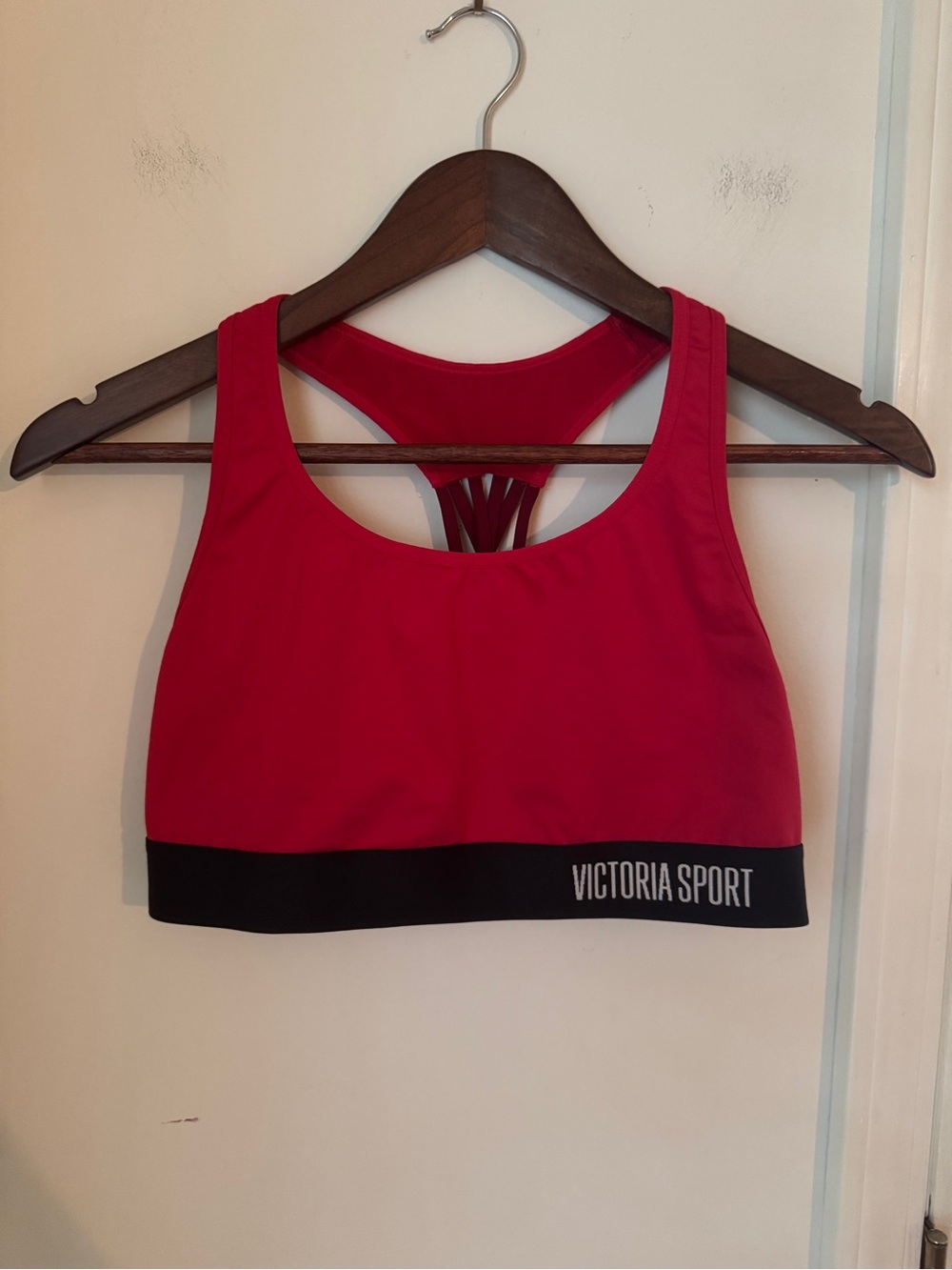 Victoria Sport Red The Player Racerback‎ Sports Bra Size Large